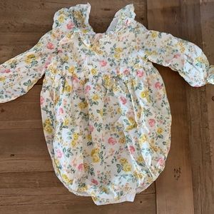 EUC pukatuka long sleeve floral bubble